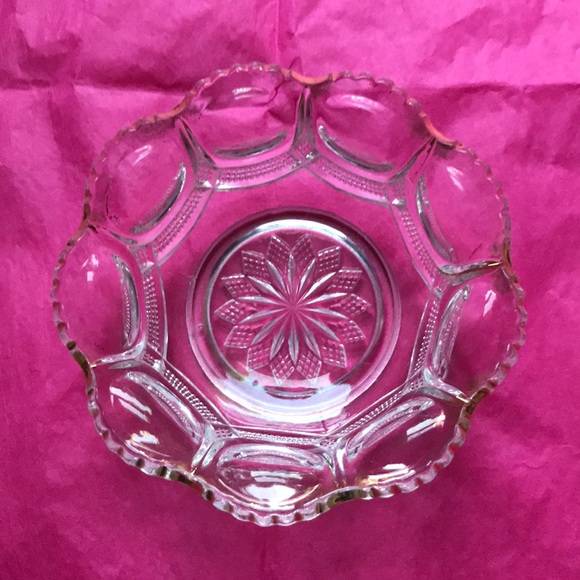 Vintage pressed glass desert bowls gold trim - Picture 3 of 10